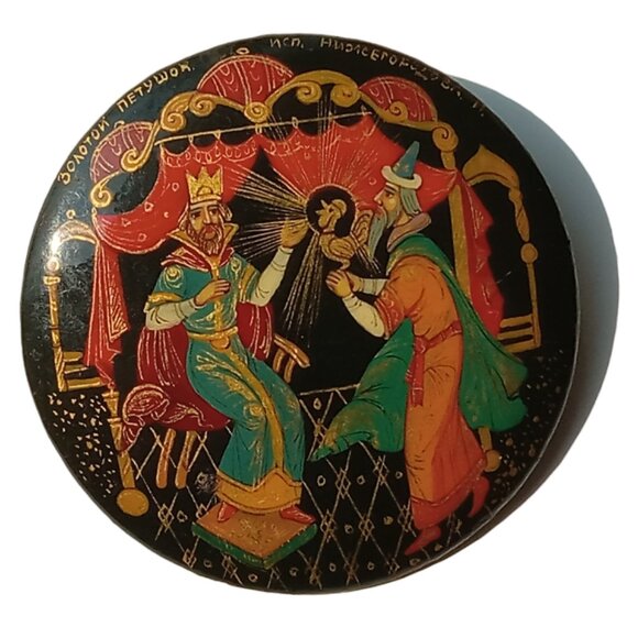 Vintage Russian Hand Painted Fairy Tales Lacquered Brooch Pin, Collectible Pin - Picture 5 of 11